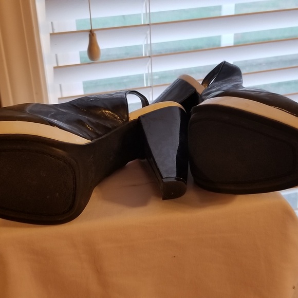 Kenneth Cole black and White womens shoes size 7.5 - Picture 3 of 4